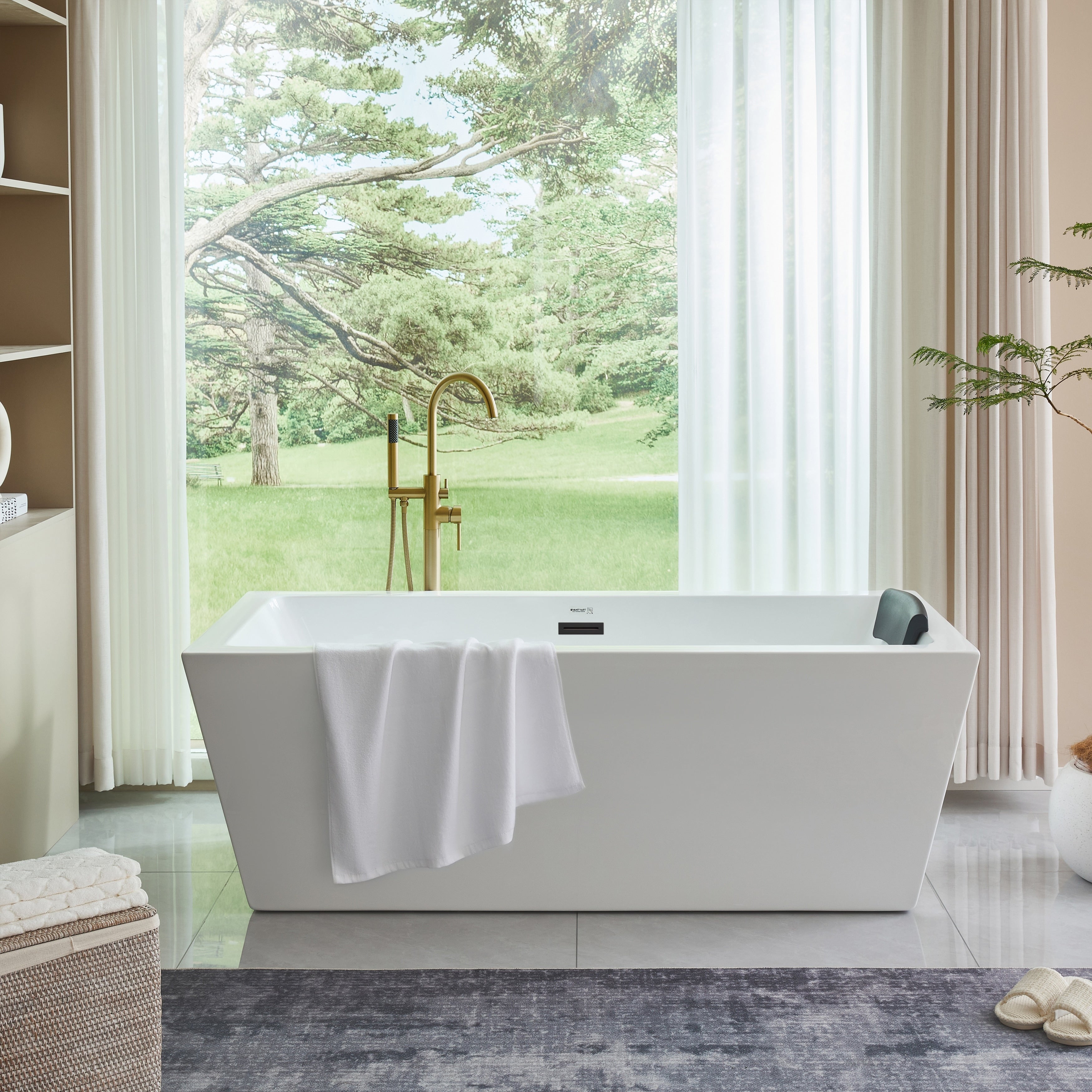 67" Acrylic Freestanding Soaking Bathtub
